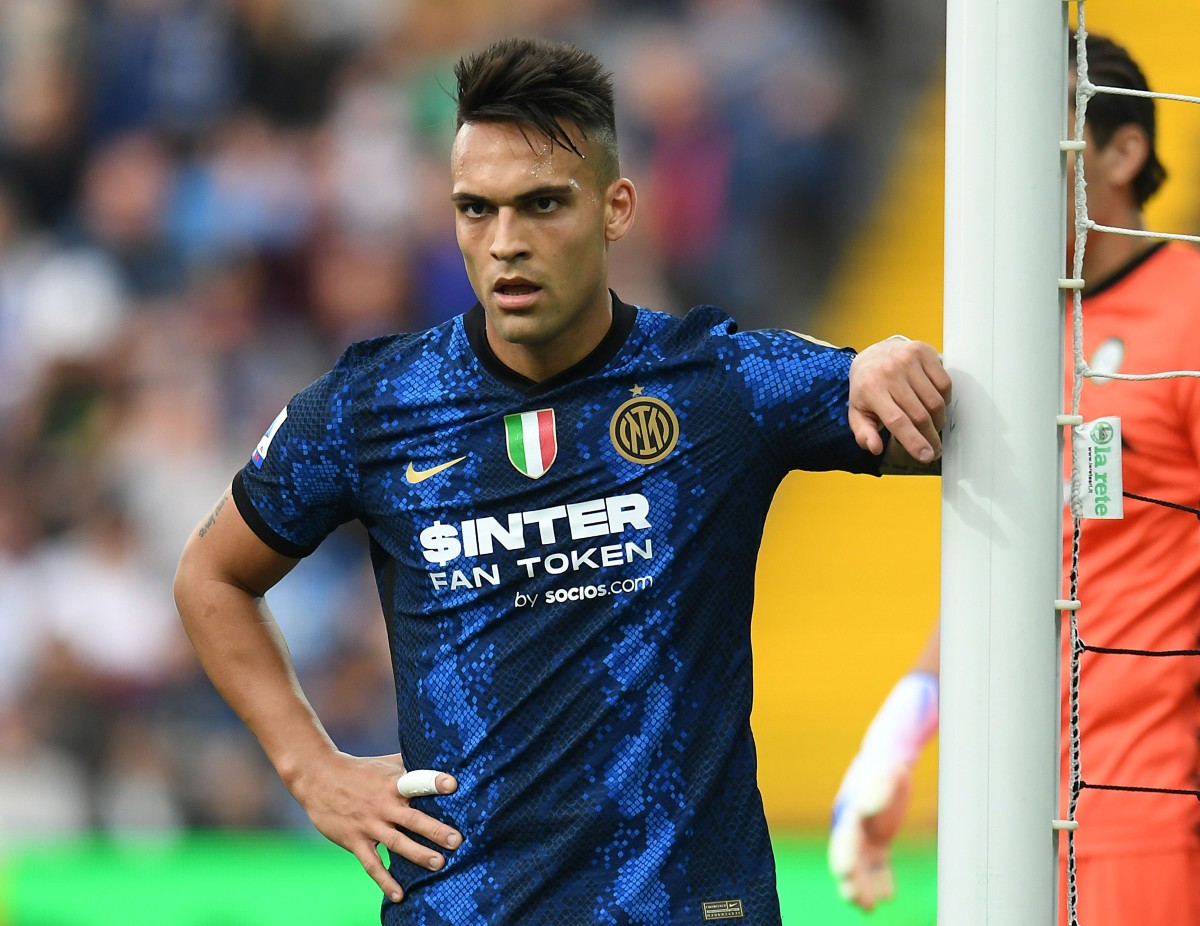 Manchester United make enquiry for Inter Milan star but face competition from PSG