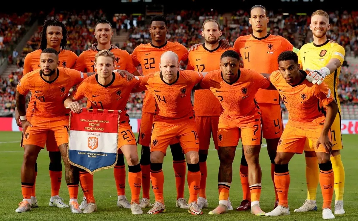 Louis van Gaal names Netherlands squad for World Cup