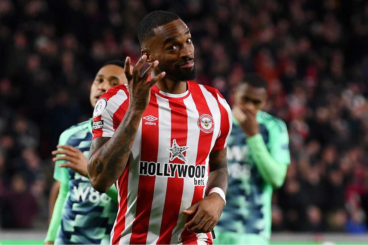 Pundit urges Chelsea to sign Brentford striker in the summer
