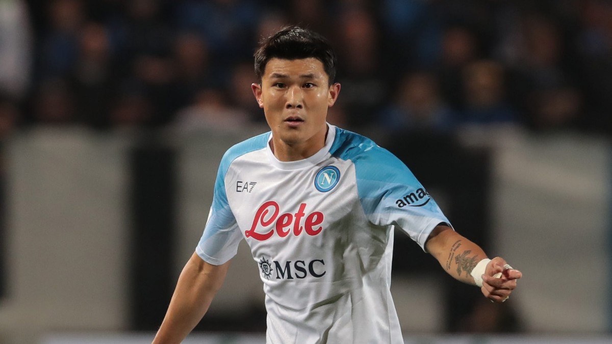 Tottenham join Manchester United in race for Napoli centreback