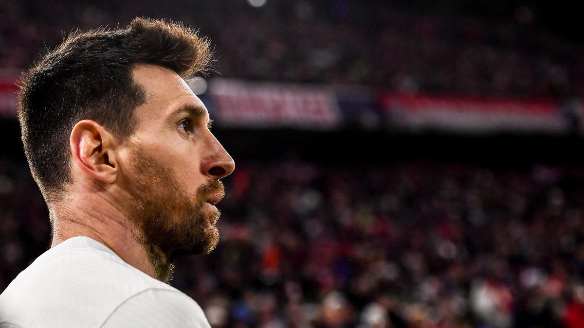 Lionel Messi sets fire to the FC Barcelona locker room
