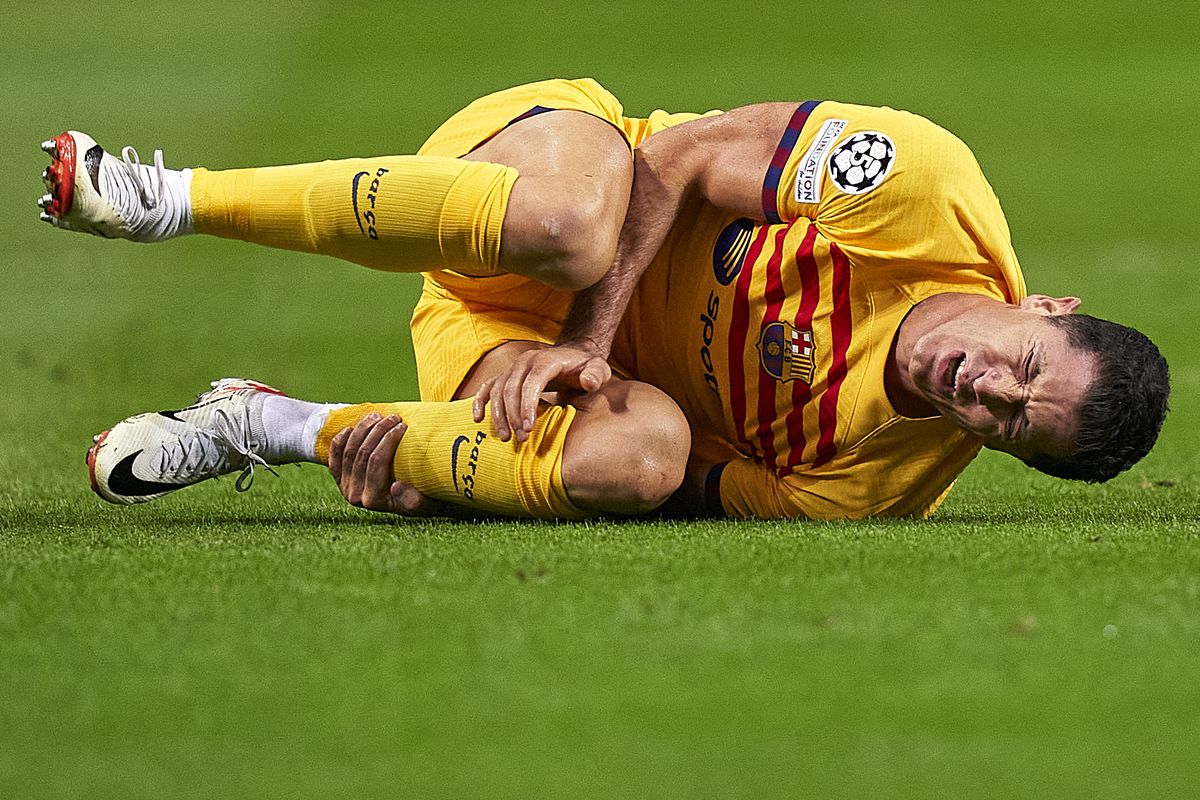 Barcelona could be without Robert Lewandowski for El Clasico